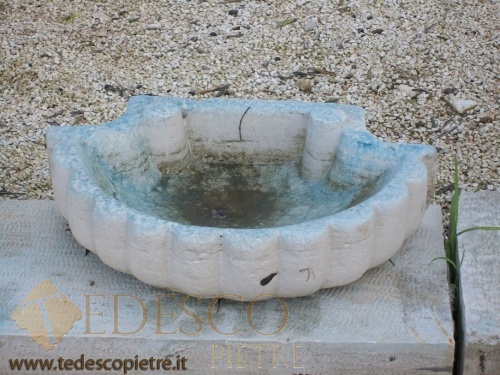 Acquasantiera in pietra - immagine 2
