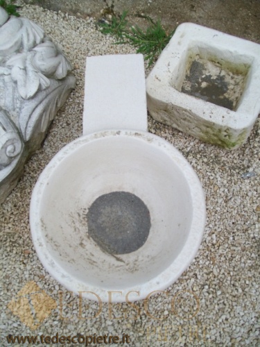 Acquasantiera in pietra - immagine 3