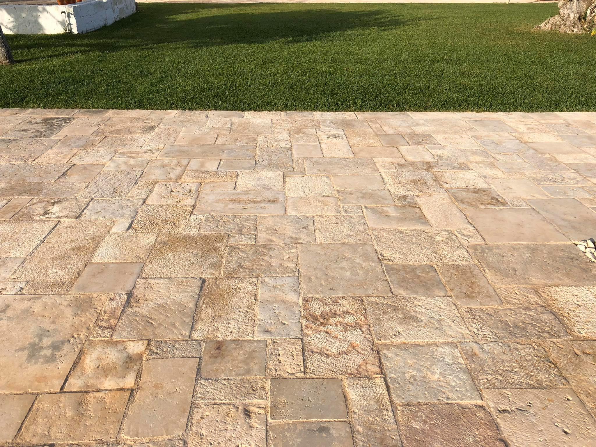 Pavimento in Pietra antica calcarea - immagine 3