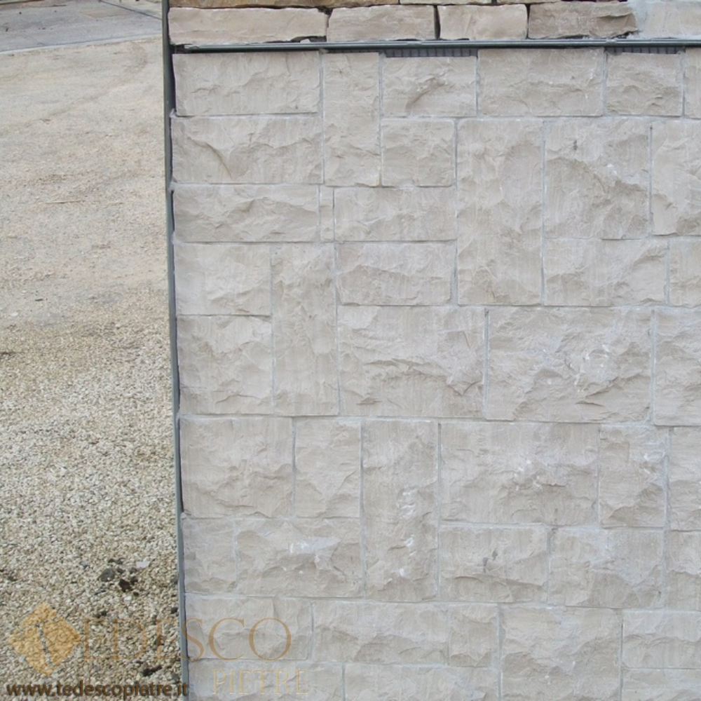 pietra-scalpellata-a-mano-1102