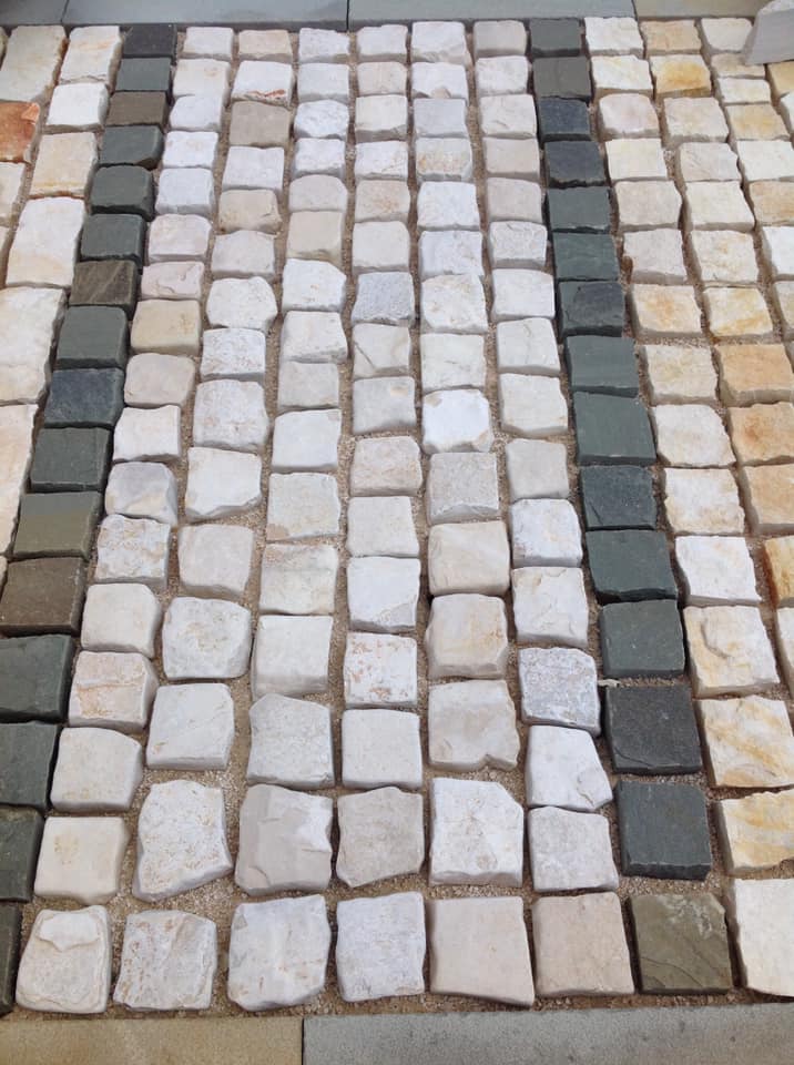 Cubetti in pietra di Trani anticati - immagine 2
